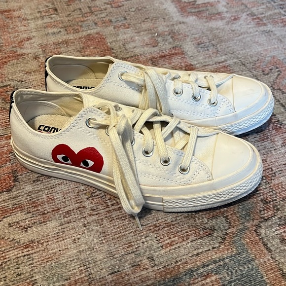 White lace up heart sneakers - Picture 1 of 4